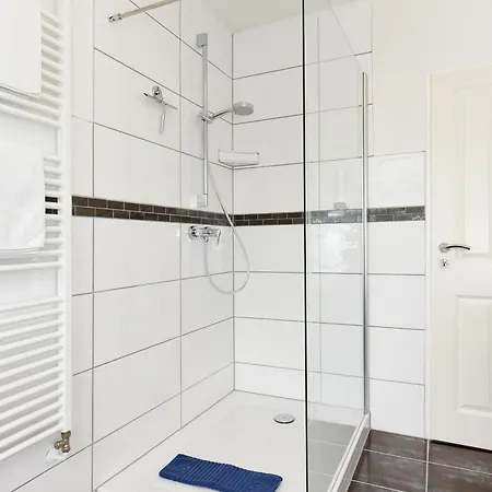 Zur Moewe 1 * إِزينتْس